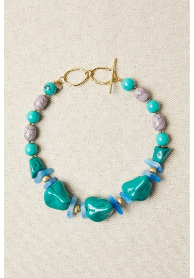 COLLAR CORTO DE RESINAS