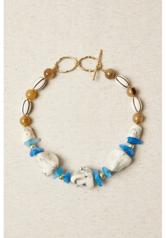 COLLAR CORTO DE RESINAS