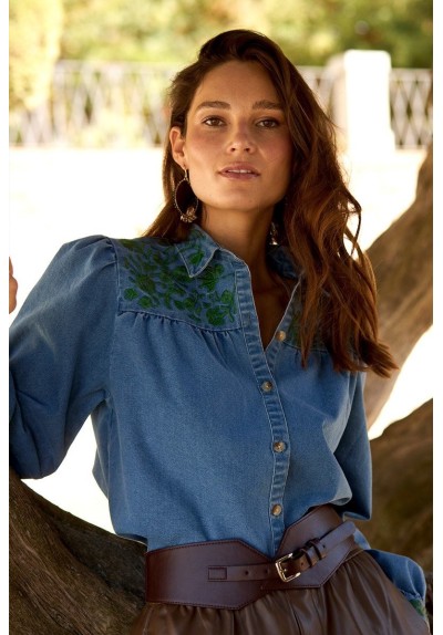 BLUSA DENIM BORDADA LATIDO