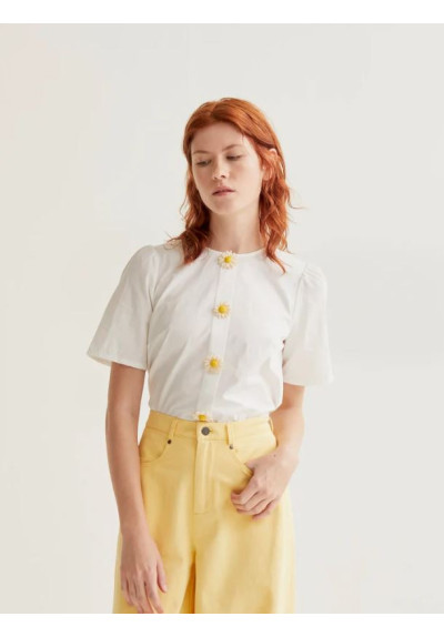 TOP BLANCO CON BOTONES DE MARGARITAS